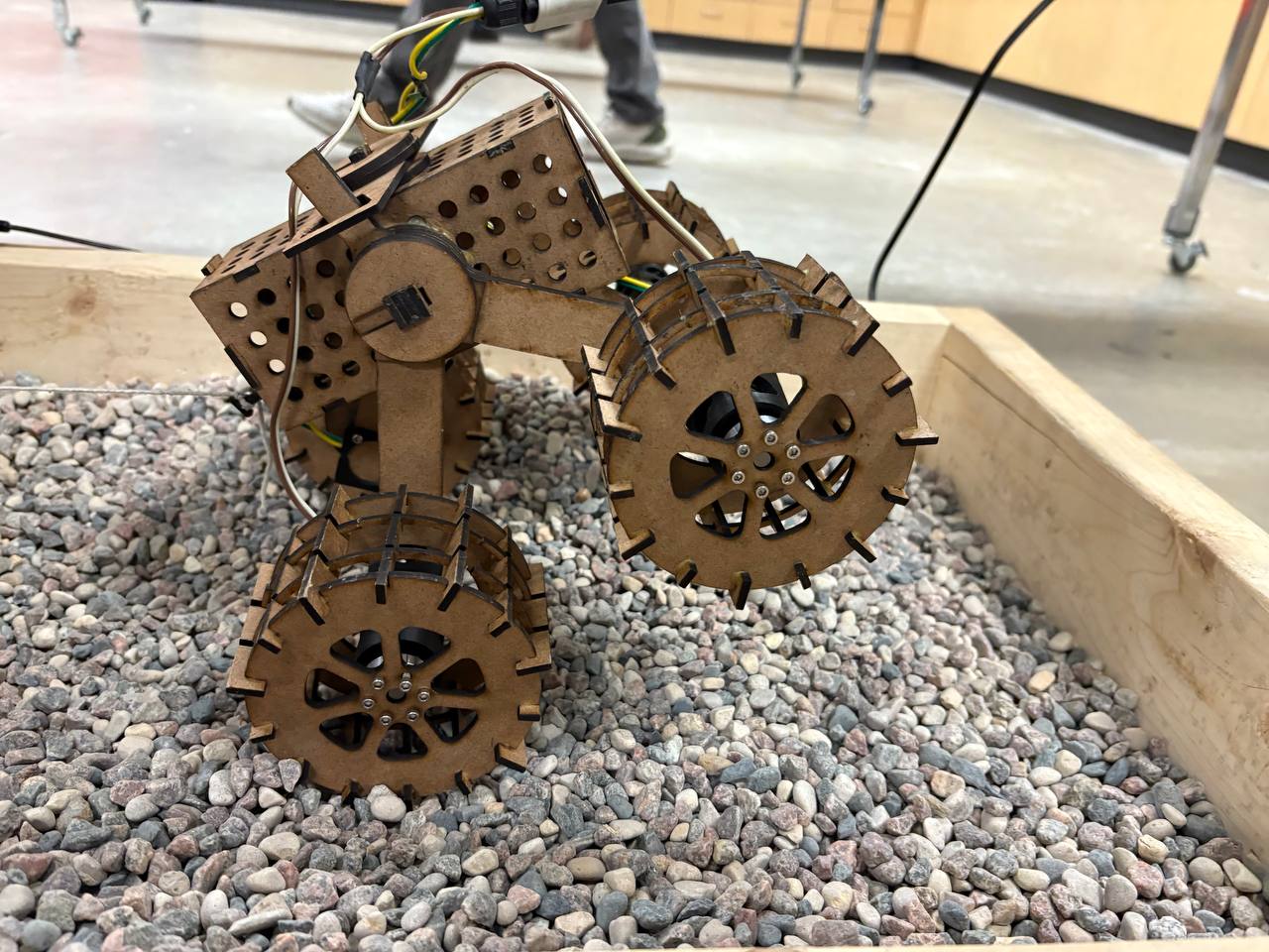 Aggregate pulling-force test on gravel.